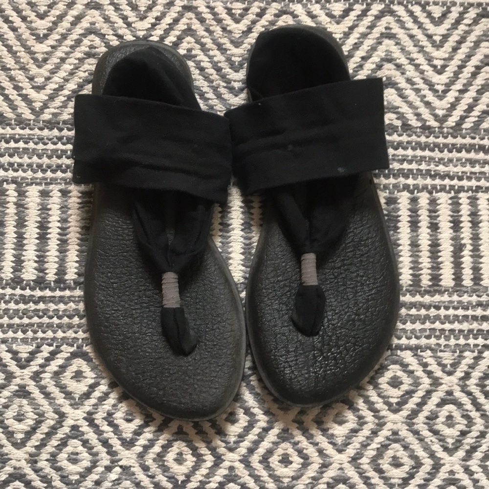 Sanuk yoga sandals